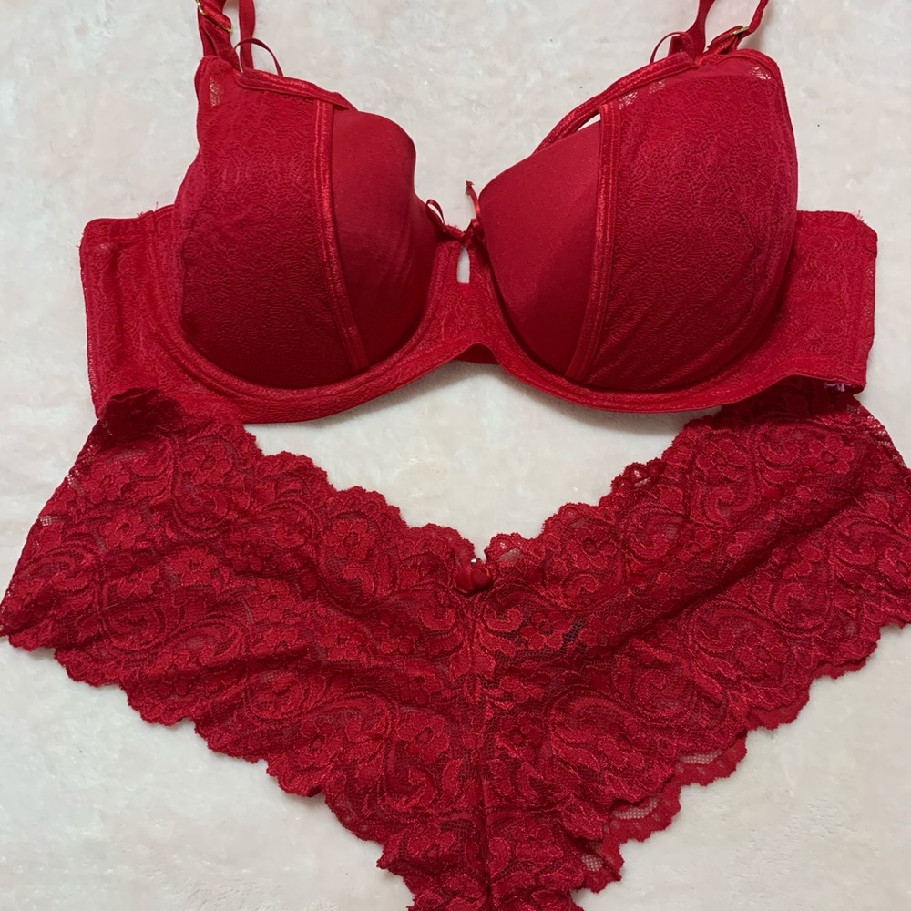 NWOT red lace bra and panties set